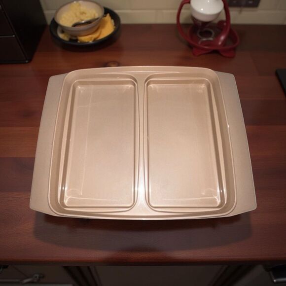 Vintage Almond Tupperware Deviled Egg Carrier & Lid  #723-3 - Picture 5 of 5